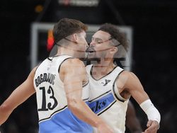 Lakers Hawks Basketball