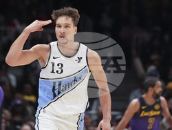 Lakers Hawks Basketball