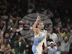 Lakers Hawks Basketball