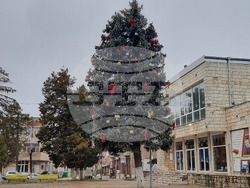 Гулянци - коледна украса - празници