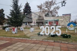 Гулянци - коледна украса - празници