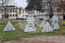 Гулянци - коледна украса - празници