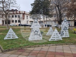 Гулянци - коледна украса - празници