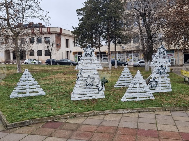 Гулянци - коледна украса - празници