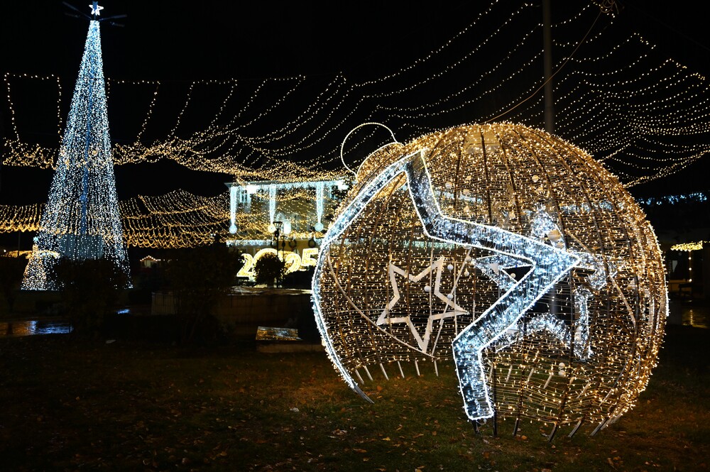На 6 декември в град Елин Пелин грейнаха над 1 000 000 светлини