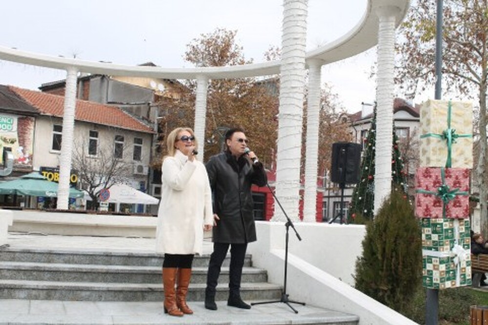Коледният базар на Свиленград започна с концерт на Райко Кирилов и Йорданка Варджийска