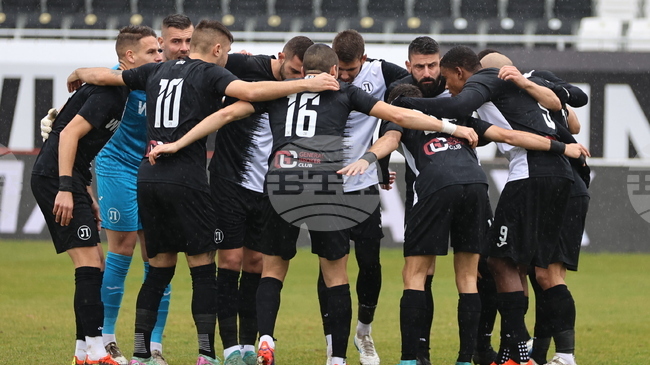 Локомотив (Пловдив) се раздели с Петър Андреев