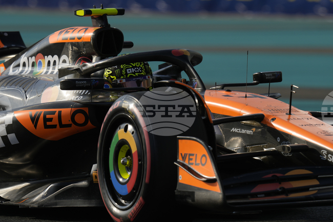 Болидите на Макларън най-бързи в третата свободна тренировка преди Гран при на Абу Даби във Формула 1