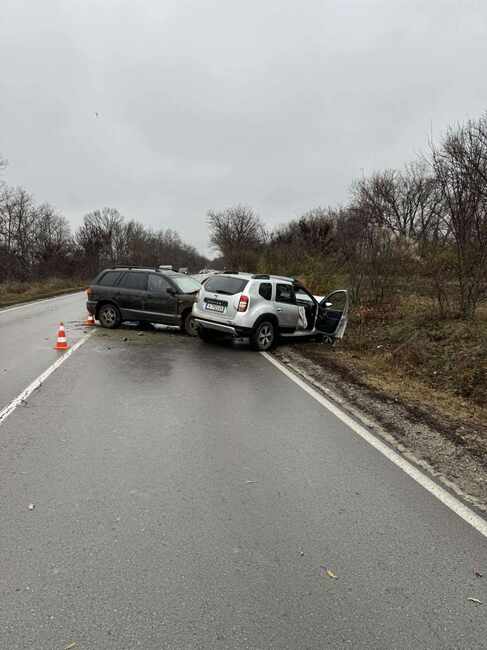 Нормализирано е движението между с. Панайот Волов и разклона за с. Върбак в Шуменска област, което бе затруднено заради катастрофа