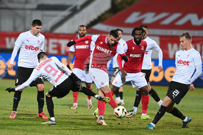 Делова поднови тренировки с ЦСКА, Коялипу все още е на облекчен режим