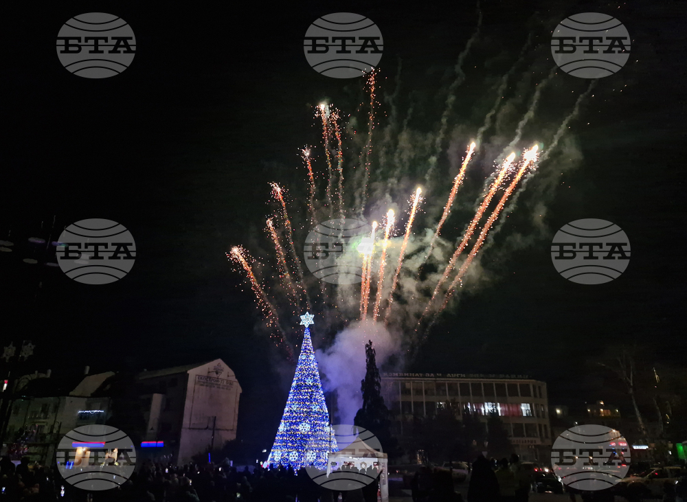 Самоков ще посрещне Нова година с фолклорна програма на централния площад „Захарий Зограф“