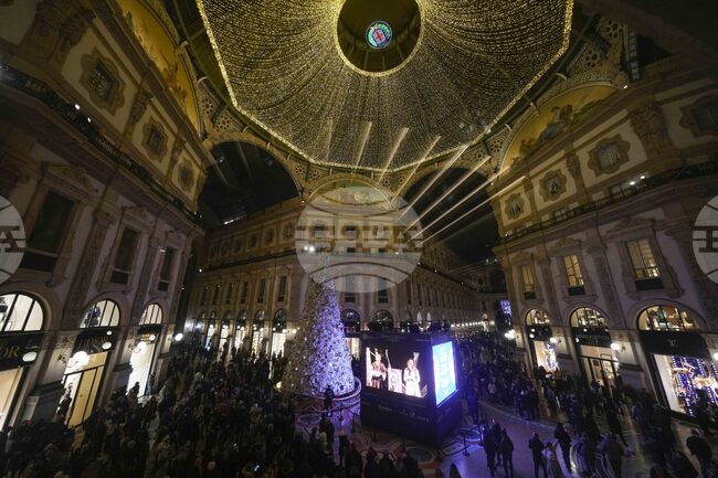 Българската оперна дива Райна Кабаиванска беше сред най-елегантните гости на откриването на сезона на миланския оперен театър "Ла Скала"