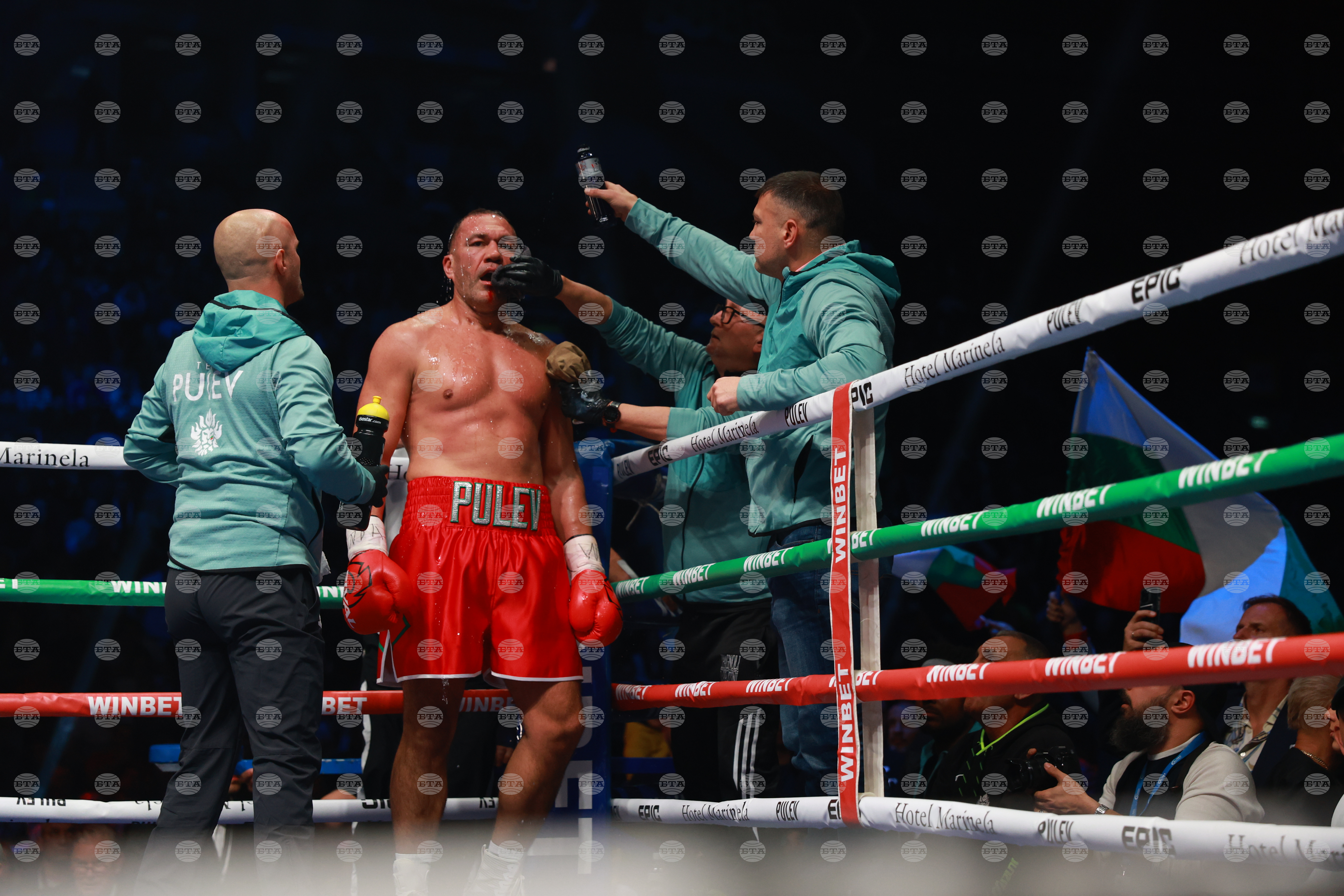 С ляво кроше Мурат Гасиев нокаутира Кубрат Пулев и е новият носител на регулярната световна титла по бокс в тежка категория