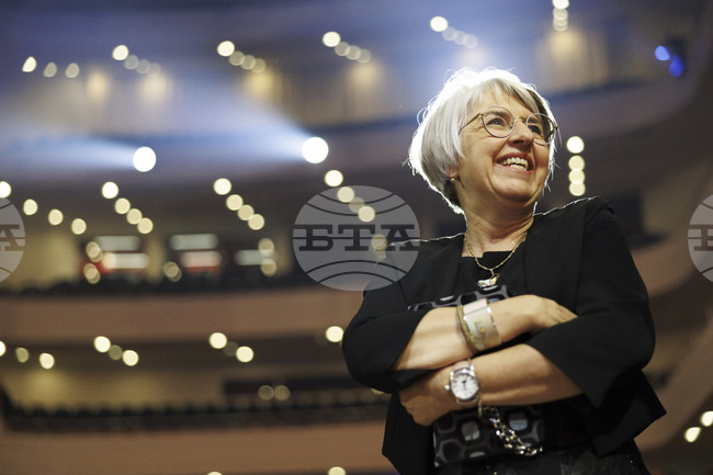 Вътрешната министърка на Швейцария е склонна да подкрепи забраната на социални мрежи за деца