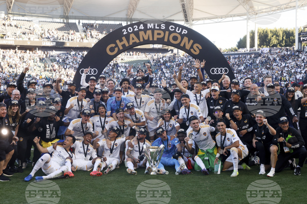 Роденият в САЩ български защитник Крис Риндов подписа професионален договор с Лос Анджелис Галакси