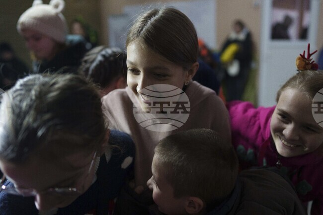 Украйна върна 23 деца от контролираните от руснаците територии 