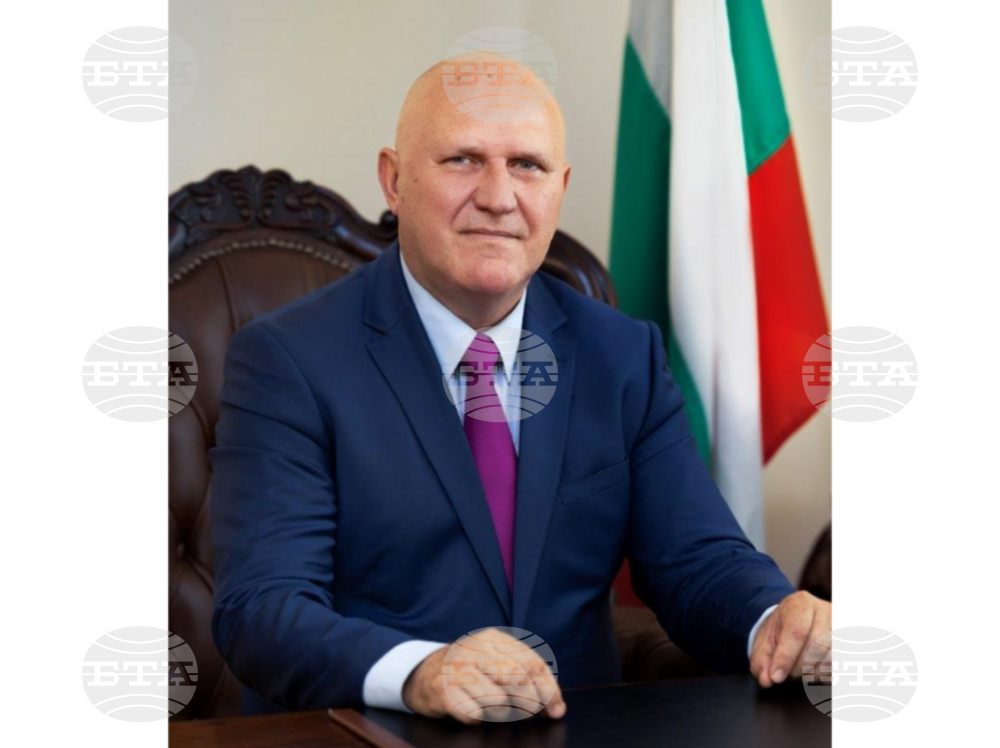 Студентите са тези, които ще оформят бъдещето чрез своето образование и креативност, казва на празника им 8 декември министър Галин Цоков