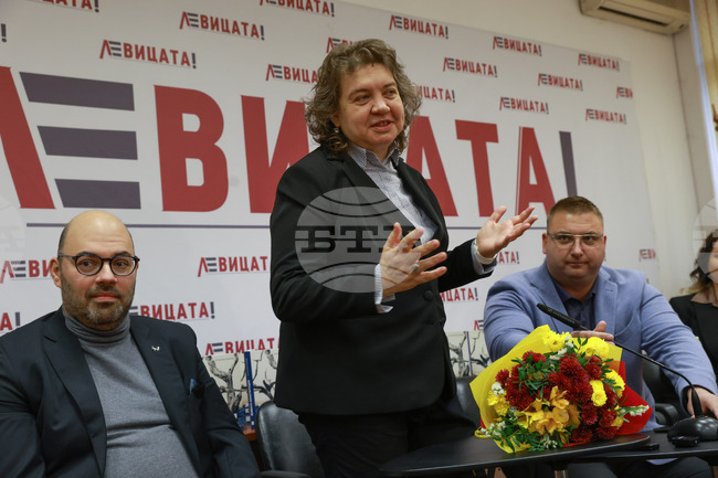 Книгата "Живата Конституция" е писана като хроника на времето, в което живеем, каза при представянето й Наталия Киселова