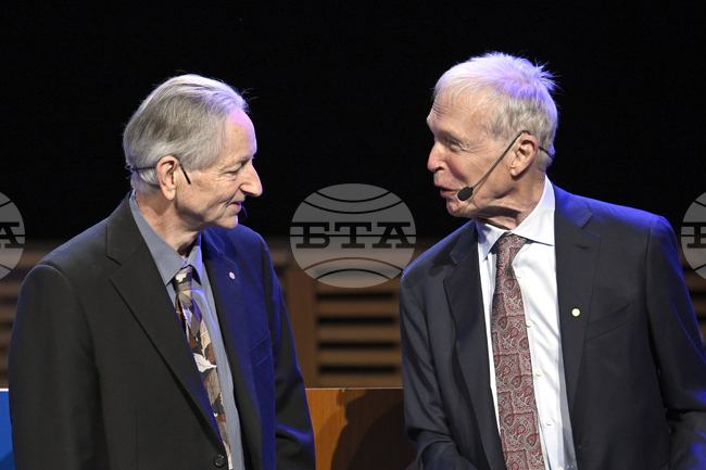 Първата Нобелова награда за физика е присъдена на германския физик Вилхелм Рьонтген