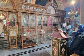 Шумен - неделна служба - църква „Свети Три Светители“