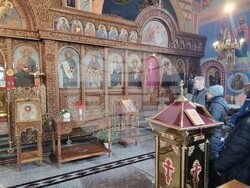 Шумен - неделна служба - църква „Свети Три Светители“