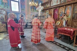 Шумен - неделна служба - църква „Свети Три Светители“