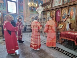 Шумен - неделна служба - църква „Свети Три Светители“