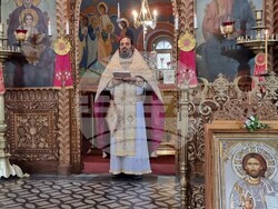 Шумен - неделна служба - църква „Свети Три Светители“