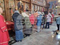 Шумен - неделна служба - църква „Свети Три Светители“