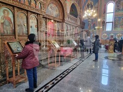 Шумен - неделна служба - църква „Свети Три Светители“