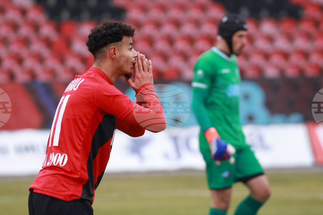 Клубове от белгийския елит и френски тим с интерес към бивш футболист на Локомотив София