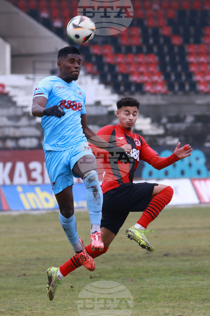 Локомотив (София) и крилото Анис Бру се разделиха часове преди началото на плейофите в efbet Лига