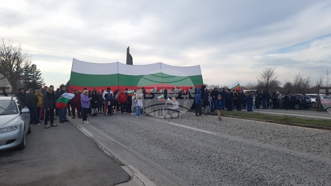 Протестиращи заради проблемите с водоснабдяването плевенчани блокираха за кратко главния път София – Русе 
