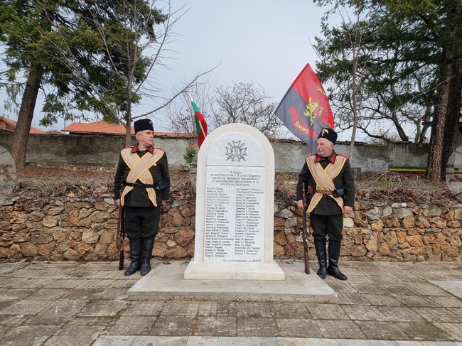 Село Горна Гращица - паметник на загиналите във войните - откриване