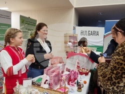 Румъния - Коледен дипломатически благотворителен базар в Букурещ - Български щанд