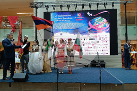 Румъния - Коледен дипломатически благотворителен базар в Букурещ - Български щанд