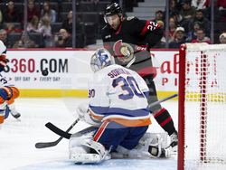 Islanders Senators Hockey