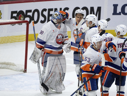Islanders Senators Hockey