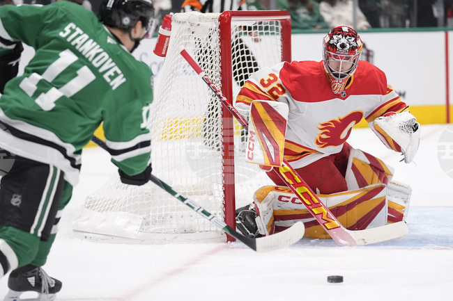 Далас се върна на победния път след четири гола в последната третина срещу Калгари в мач от НХЛ