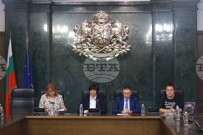 Правото на живот трябва да стои най-високо от всички права, каза Диана Русинова по време на дискусия за пътната безопасност