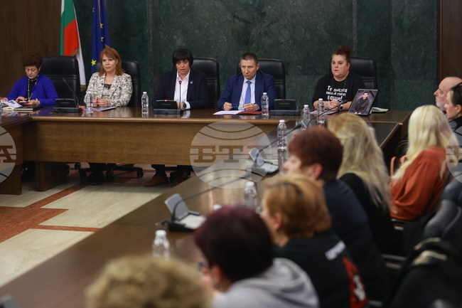 Темата за пътната безопасност е надпартийна, заяви Петя Иванова от сдружение „Ангели на пътя“ 