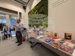 Литературоведът Светлозар Желев гостува на българската общност в Нидерландия