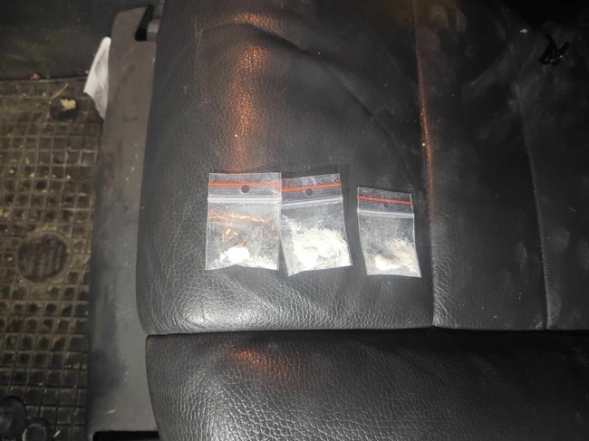 Двама мъже са задържани за притежание на наркотици, съобщиха от полицията в Шумен