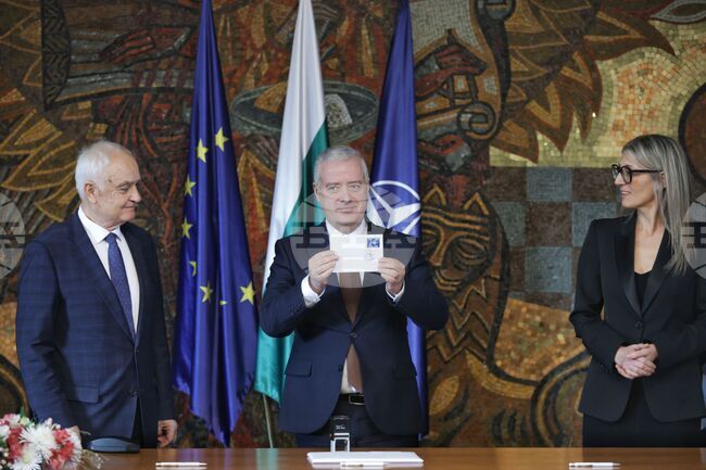 „20 години от присъединяването на Република България към НАТО“ - пощенска марка и специален пощенски печат