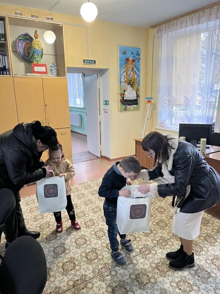 Акция „За деца от щедри сърца“ в Болград осигури подаръци за деца със специални образователни потребности