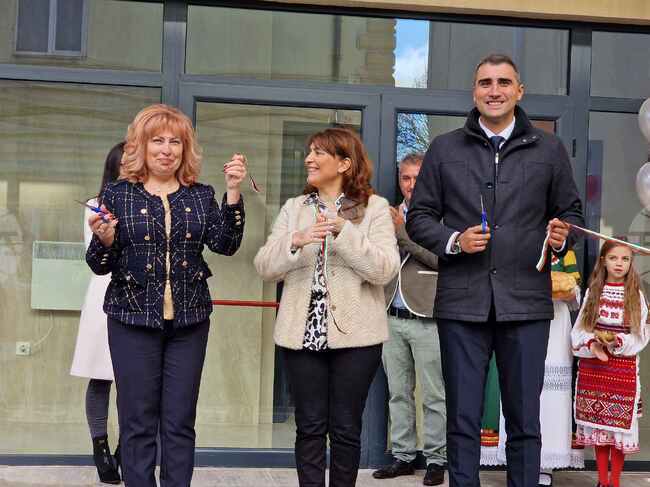 Откриха новия физкултурен салон в Основно училище "Проф. Иван Батаклиев" в Пазарджик