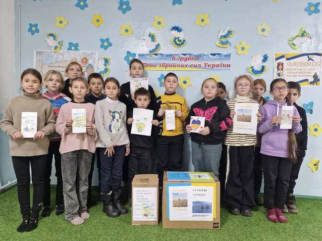 Ученици и учители от Бесарабската община в Болградски район подготвиха подаръци за украинските войници