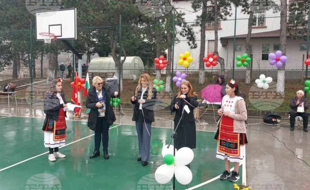Община Плевен: Откриха реконструираните по национална програма спортни игрища в училището в село Търнене