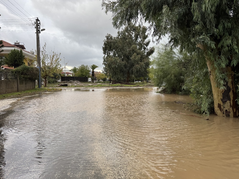 Силен дъжд предизвика наводнения в курорта Мармарис