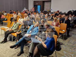 Фондация „Даная“ - „Комуникация с деца пациенти и техните семейства“